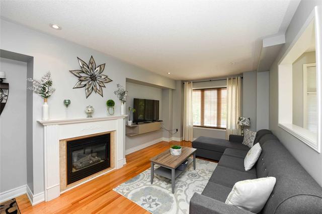 19 Cedarvalley Blvd, House attached with 4 bedrooms, 3 bathrooms and 4 parking in Brampton ON | Image 4