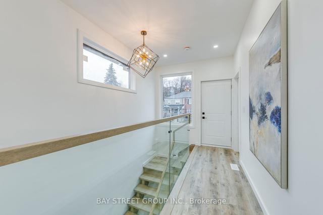 20 Rochdale Ave, House detached with 3 bedrooms, 4 bathrooms and 2 parking in Toronto ON | Image 19