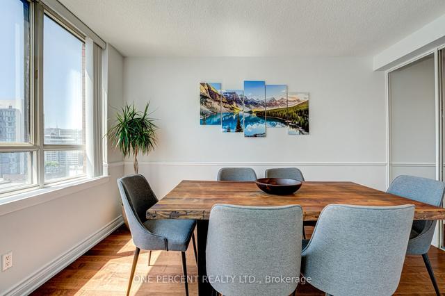 2507 - 633 Bay St, Condo with 2 bedrooms, 2 bathrooms and 0 parking in Toronto ON | Image 2