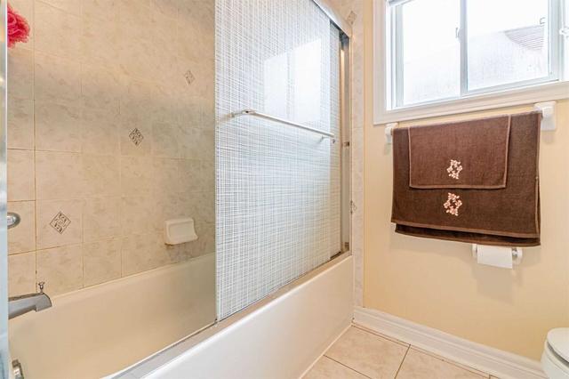 20 Ashdale Rd, House semidetached with 3 bedrooms, 4 bathrooms and 5 parking in Brampton ON | Image 21