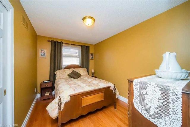 21 Parkview Dr, House detached with 3 bedrooms, 2 bathrooms and 5 parking in Thorold ON | Image 3