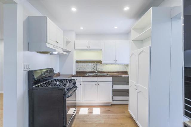 19 East 33rd Street, House detached with 2 bedrooms, 1 bathrooms and 3 parking in Hamilton ON | Image 7