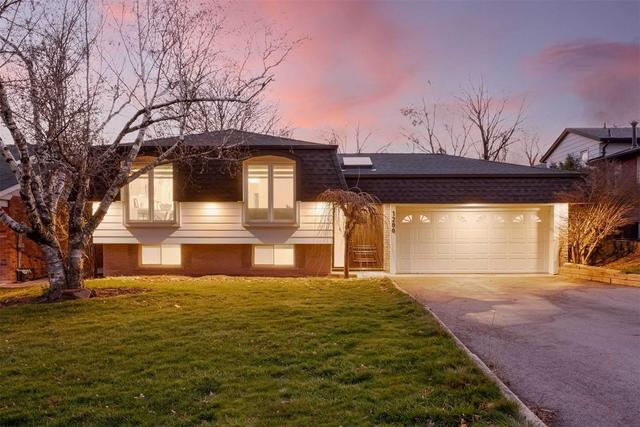 1280 Hart Cres, House detached with 3 bedrooms, 2 bathrooms and 4 parking in Oakville ON | Card Image