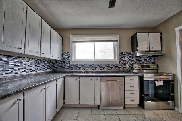 100 - 1010 Glen St, Townhouse with 3 bedrooms, 2 bathrooms and 1 parking in Oshawa ON | Image 3