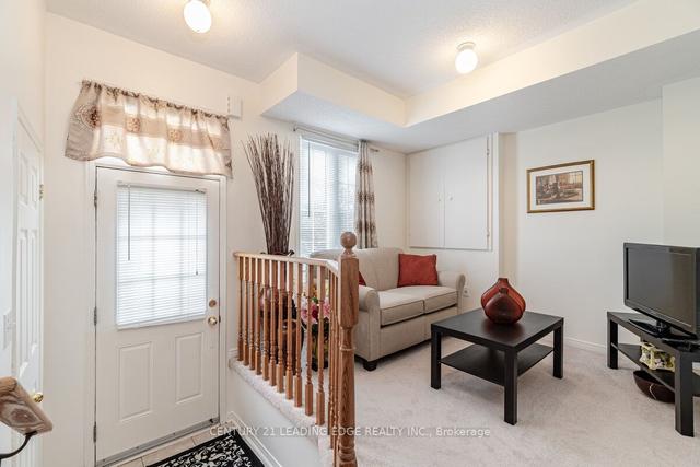 99 Torbarrie Rd, House attached with 3 bedrooms, 4 bathrooms and 1 parking in Toronto ON | Image 34