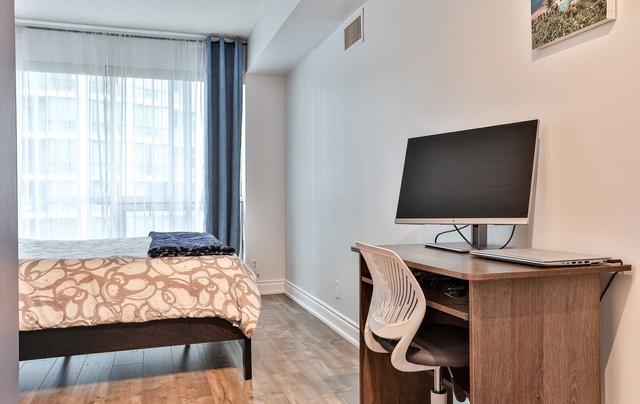 1904 - 10 Yonge St, Condo with 2 bedrooms, 2 bathrooms and 1 parking in Toronto ON | Image 8