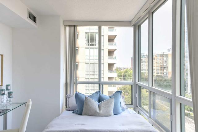 708 - 3 Pemberton Ave, Condo with 1 bedrooms, 1 bathrooms and 1 parking in Toronto ON | Image 24
