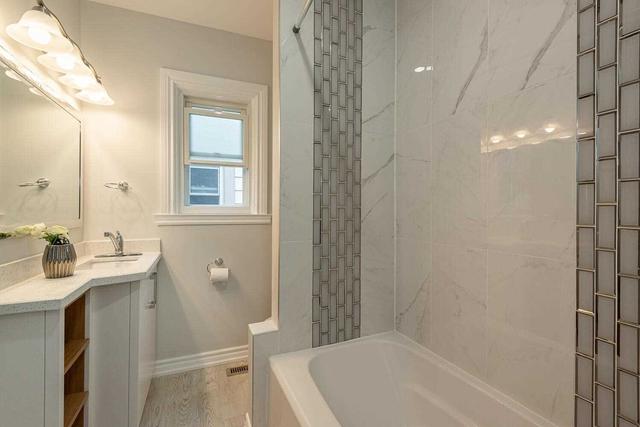 321 Monarch Park Ave, House semidetached with 3 bedrooms, 3 bathrooms and 0 parking in Toronto ON | Image 19
