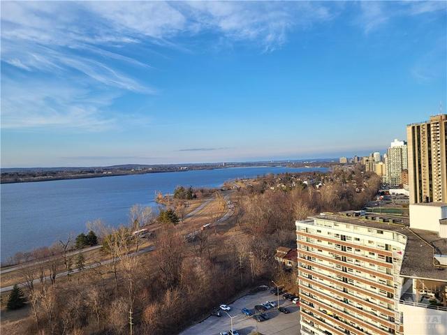 1902 - 1081 Ambleside Drive, Condo with 2 bedrooms, 1 bathrooms and 1 parking in Ottawa ON | Image 3