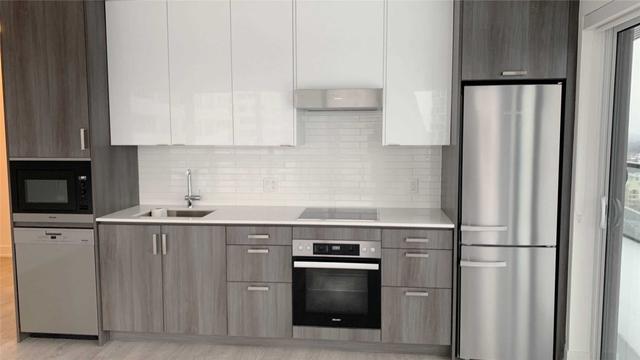 1404 - 11 Lillian St, Condo with 2 bedrooms, 2 bathrooms and 1 parking in Toronto ON | Image 11