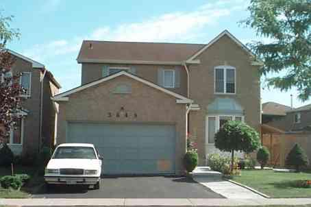 3649 Colonial Dr, House detached with 2 bedrooms, 1 bathrooms and 1 parking in Mississauga ON | Image 1