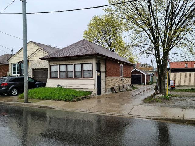 301 Kipling Ave, House detached with 1 bedrooms, 2 bathrooms and 2 parking in Toronto ON | Image 1