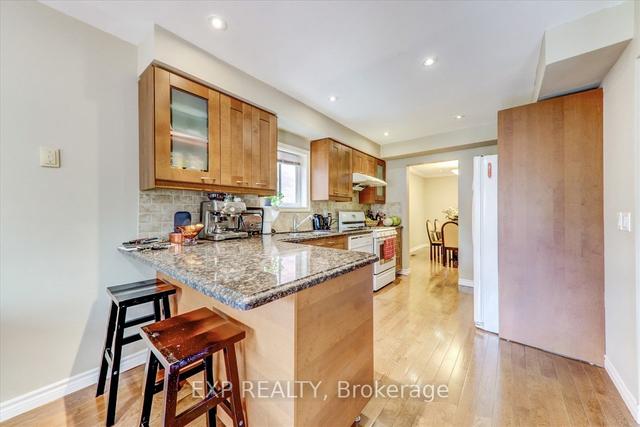 46 Starspray Blvd, House detached with 3 bedrooms, 4 bathrooms and 6 parking in Toronto ON | Image 7