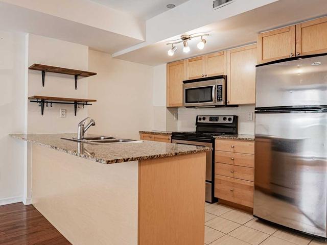 141 - 25 Turntable Cres, Townhouse with 2 bedrooms, 2 bathrooms and 1 parking in Toronto ON | Image 2