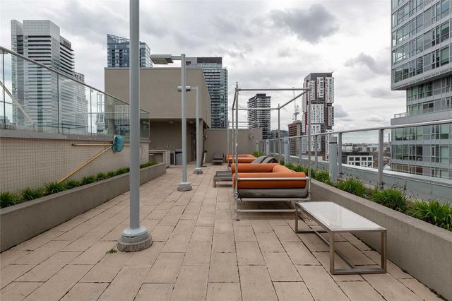2103 - 126 Simcoe St, Condo with 2 bedrooms, 2 bathrooms and 1 parking in Toronto ON | Image 15