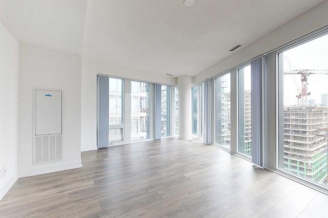 1702 - 60 Shuter St, Condo with 2 bedrooms, 2 bathrooms and 0 parking in Toronto ON | Image 2