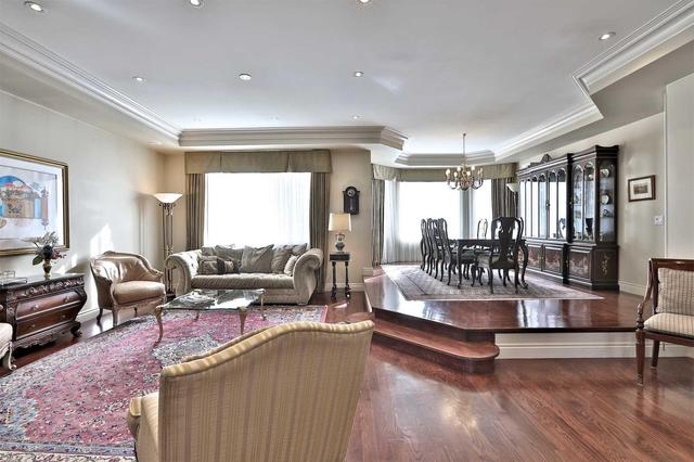 25 Redmount Rd, House detached with 5 bedrooms, 6 bathrooms and 2 parking in Toronto ON | Image 7