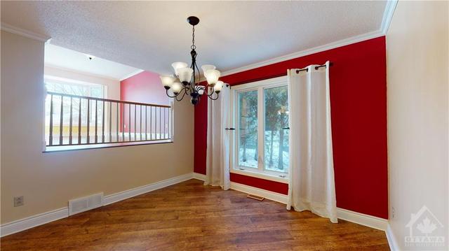 68 Hawley Crescent, House detached with 3 bedrooms, 2 bathrooms and 3 parking in Ottawa ON | Image 6