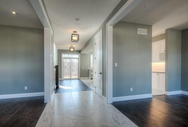 812 Sundrops Crt, House detached with 4 bedrooms, 4 bathrooms and 2 parking in Waterloo ON | Image 2