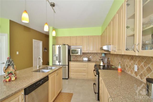 182 Lanark Avenue, Townhouse with 3 bedrooms, 3 bathrooms and 4 parking in Ottawa ON | Image 14