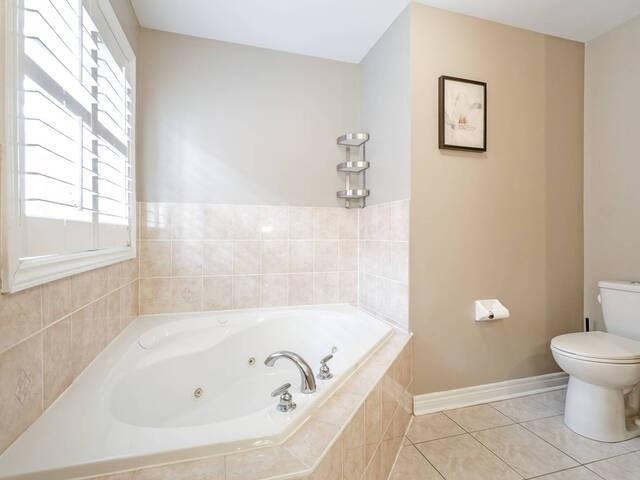 39 Carmel Cres, House detached with 5 bedrooms, 4 bathrooms and 6 parking in Brampton ON | Image 14