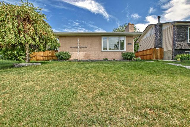 5920 18 Avenue Ne, House detached with 4 bedrooms, 2 bathrooms and 5 parking in Calgary AB | Image 3