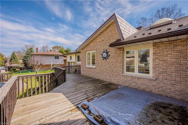 25 Columbus Cres, House detached with 3 bedrooms, 3 bathrooms and 4 parking in Guelph ON | Image 35