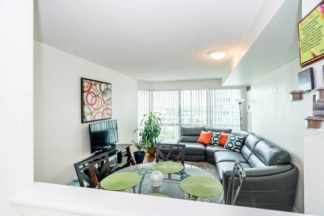 1002 - 8 Lee Centre Dr, Condo with 1 bedrooms, 1 bathrooms and 1 parking in Toronto ON | Image 2