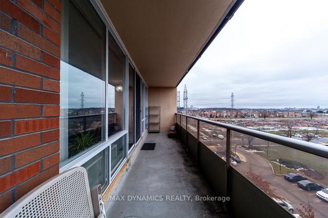 707 - 31 Four Winds Dr, Condo with 2 bedrooms, 1 bathrooms and 1 parking in Toronto ON | Image 5