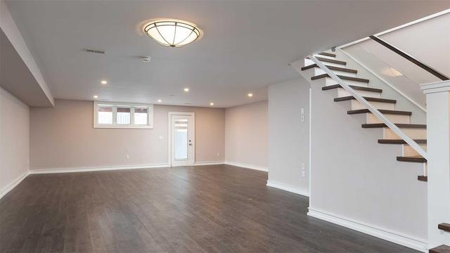 130 Lake Cres, House detached with 4 bedrooms, 5 bathrooms and 1 parking in Toronto ON | Image 17
