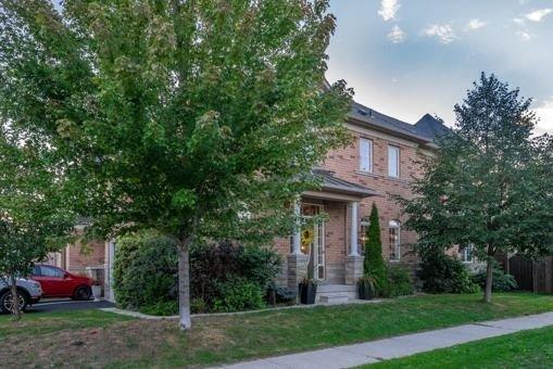 260 Grayling Dr, House attached with 3 bedrooms, 3 bathrooms and 3 parking in Oakville ON | Image 2