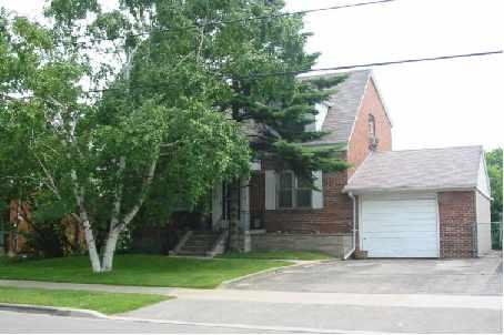 211 Carmichael Ave, House detached with 3 bedrooms, 1 bathrooms and 5 parking in Toronto ON | Image 1