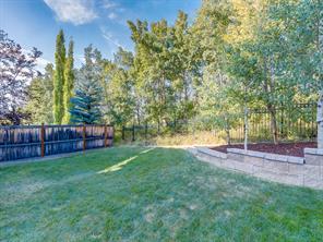 40 Crestmont Way Sw, House detached with 3 bedrooms, 2 bathrooms and 4 parking in Calgary AB | Image 43