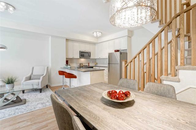 55 - 35 Applewood Lane, Townhouse with 3 bedrooms, 3 bathrooms and 1 parking in Toronto ON | Image 2