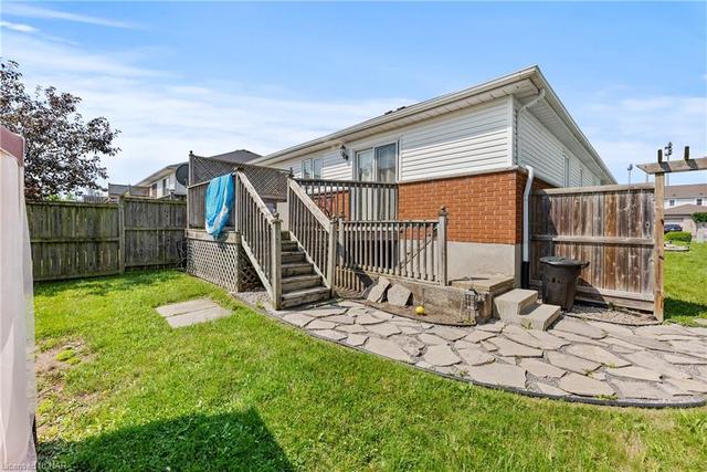 166 St Lawrence Drive, House semidetached with 5 bedrooms, 2 bathrooms and 3 parking in Welland ON | Image 6