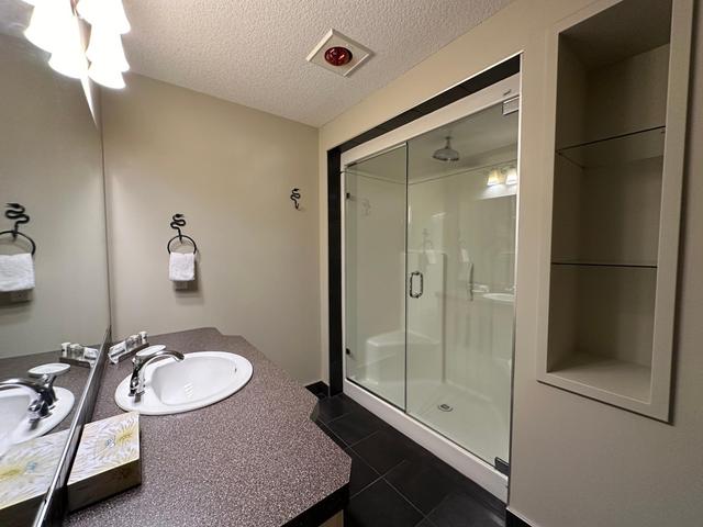 611 - 600 Bighorn Boulevard, Condo with 3 bedrooms, 3 bathrooms and null parking in Radium Hot Springs BC | Image 10