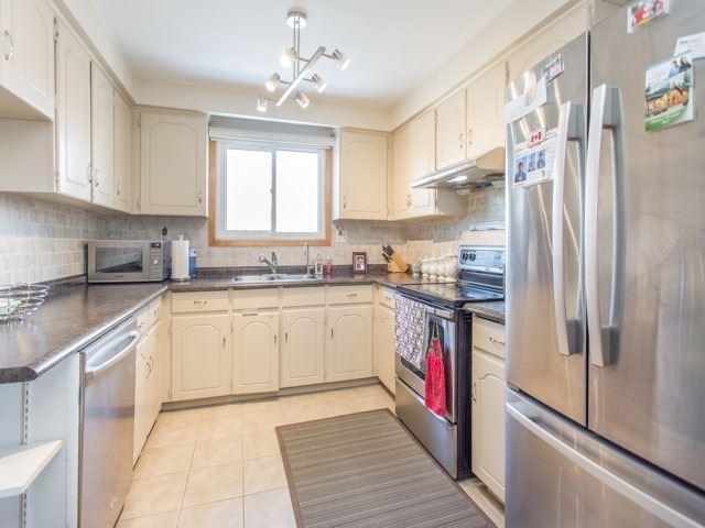 23 Starcross Crt, House detached with 3 bedrooms, 3 bathrooms and 4 parking in Toronto ON | Image 6