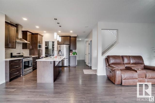 2051 Cavanagh Dr Sw, House detached with 6 bedrooms, 4 bathrooms and null parking in Edmonton AB | Image 12