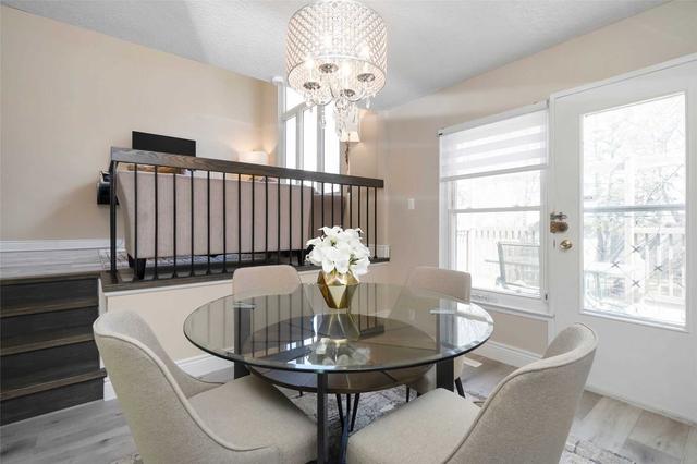 220 Simonston Blvd, House detached with 3 bedrooms, 3 bathrooms and 5 parking in Markham ON | Image 3