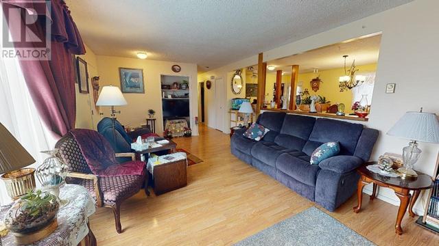 10655 N 97 Highway, House detached with 4 bedrooms, 3 bathrooms and null parking in Peace River B BC | Image 6