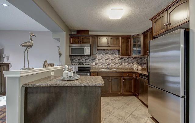 73 Washburn Dr, House attached with 3 bedrooms, 3 bathrooms and 2 parking in Guelph ON | Image 3