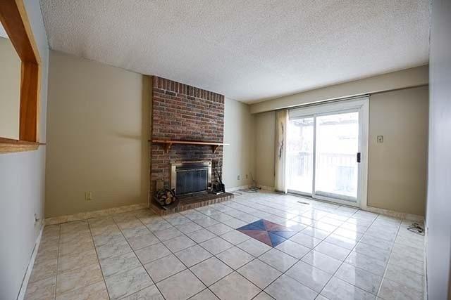 25 Mackay St, House detached with 4 bedrooms, 3 bathrooms and 4 parking in Brampton ON | Image 4