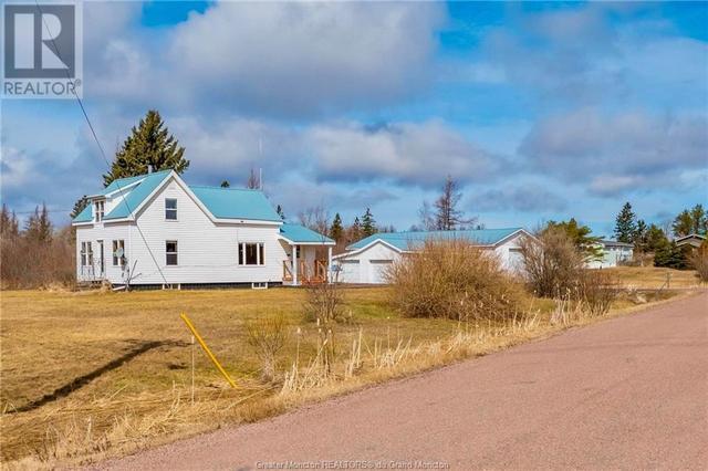 2 Burnside, House detached with 3 bedrooms, 2 bathrooms and null parking in Port Elgin NB | Image 2
