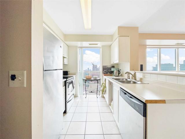 lph11 - 22 Olive Ave, Condo with 1 bedrooms, 1 bathrooms and 1 parking in Toronto ON | Image 2