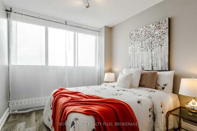 1903 - 530 Lolita Gdns, Condo with 3 bedrooms, 1 bathrooms and 2 parking in Mississauga ON | Image 15