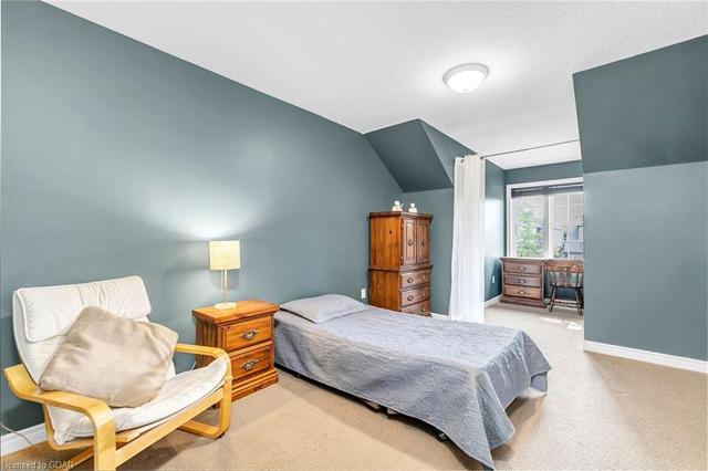 136 Mcarthur Crescent, House semidetached with 3 bedrooms, 3 bathrooms and null parking in Guelph ON | Image 20