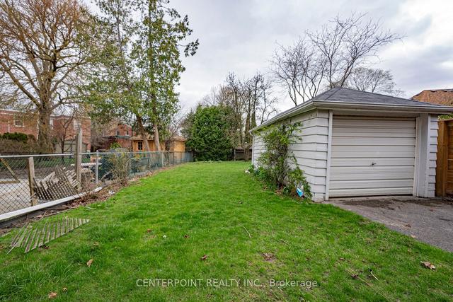 6 Rolph Rd, House detached with 3 bedrooms, 2 bathrooms and 3 parking in Toronto ON | Image 17