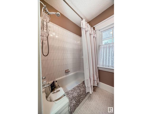 5610 111 Av Nw, House detached with 4 bedrooms, 3 bathrooms and 6 parking in Edmonton AB | Image 35
