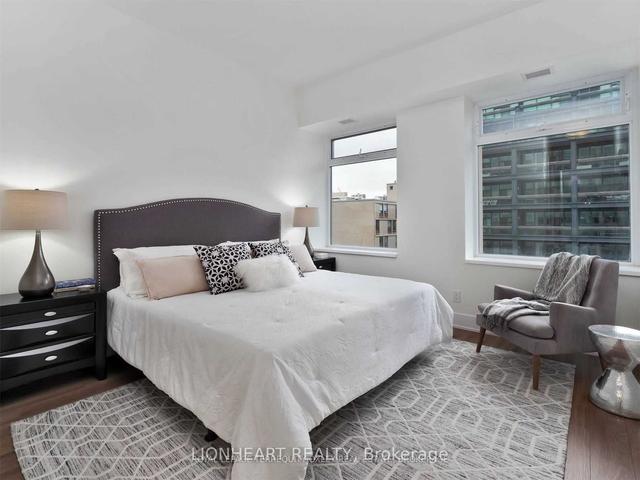 605 - 111 St Clair Ave W, Condo with 2 bedrooms, 2 bathrooms and 1 parking in Toronto ON | Image 3