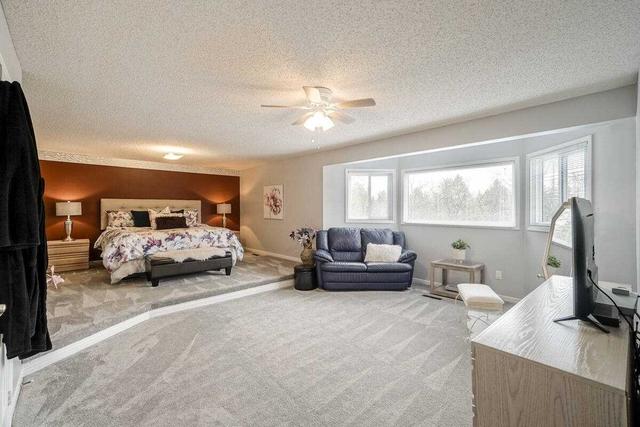 8 Iris Cres, House detached with 4 bedrooms, 3 bathrooms and 6 parking in Brampton ON | Image 17